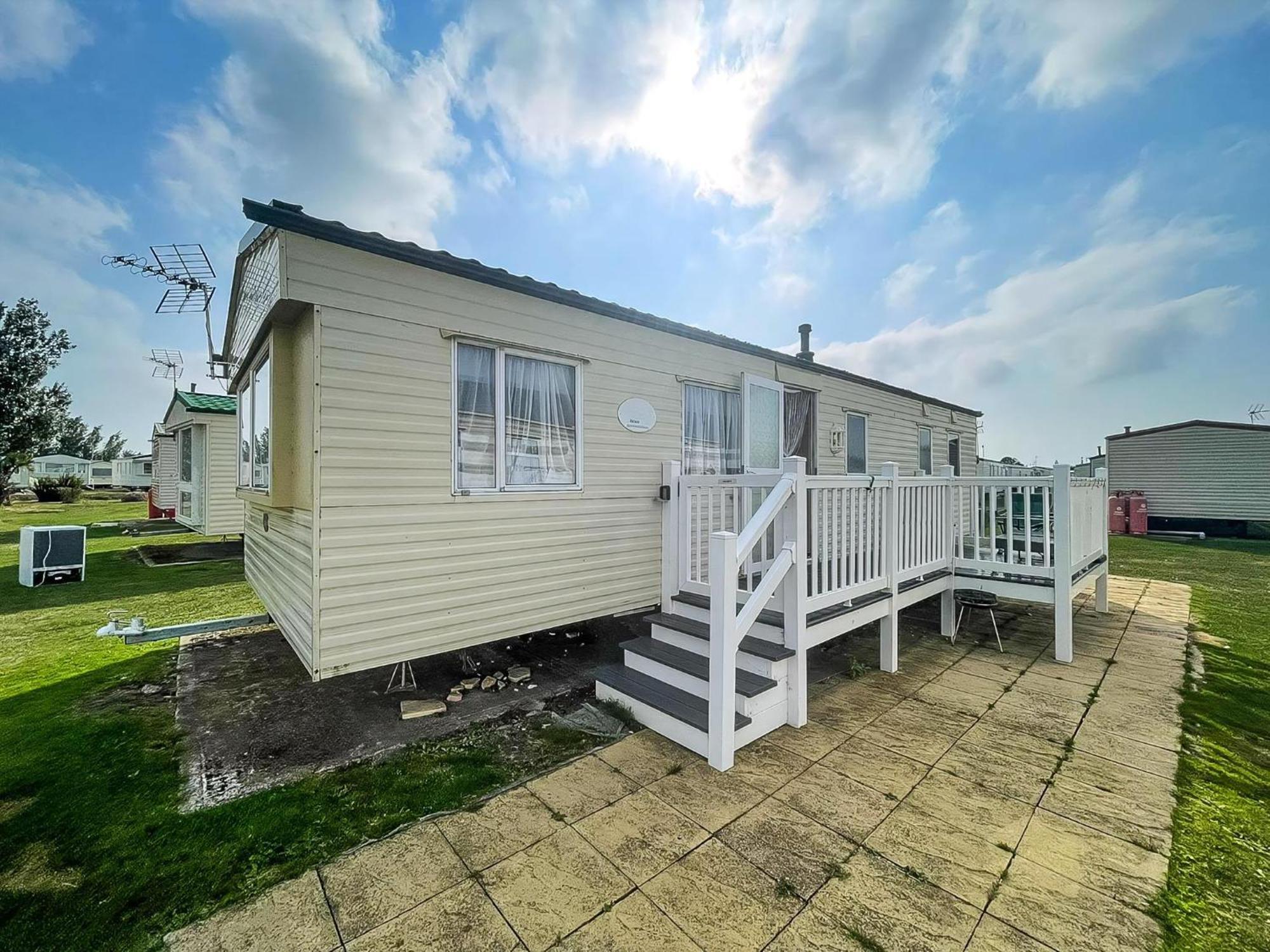 Caravan For Hire At St Osyth Beach Holiday Park In Essex Ref 28107Y Clacton-on-Sea Exterior foto