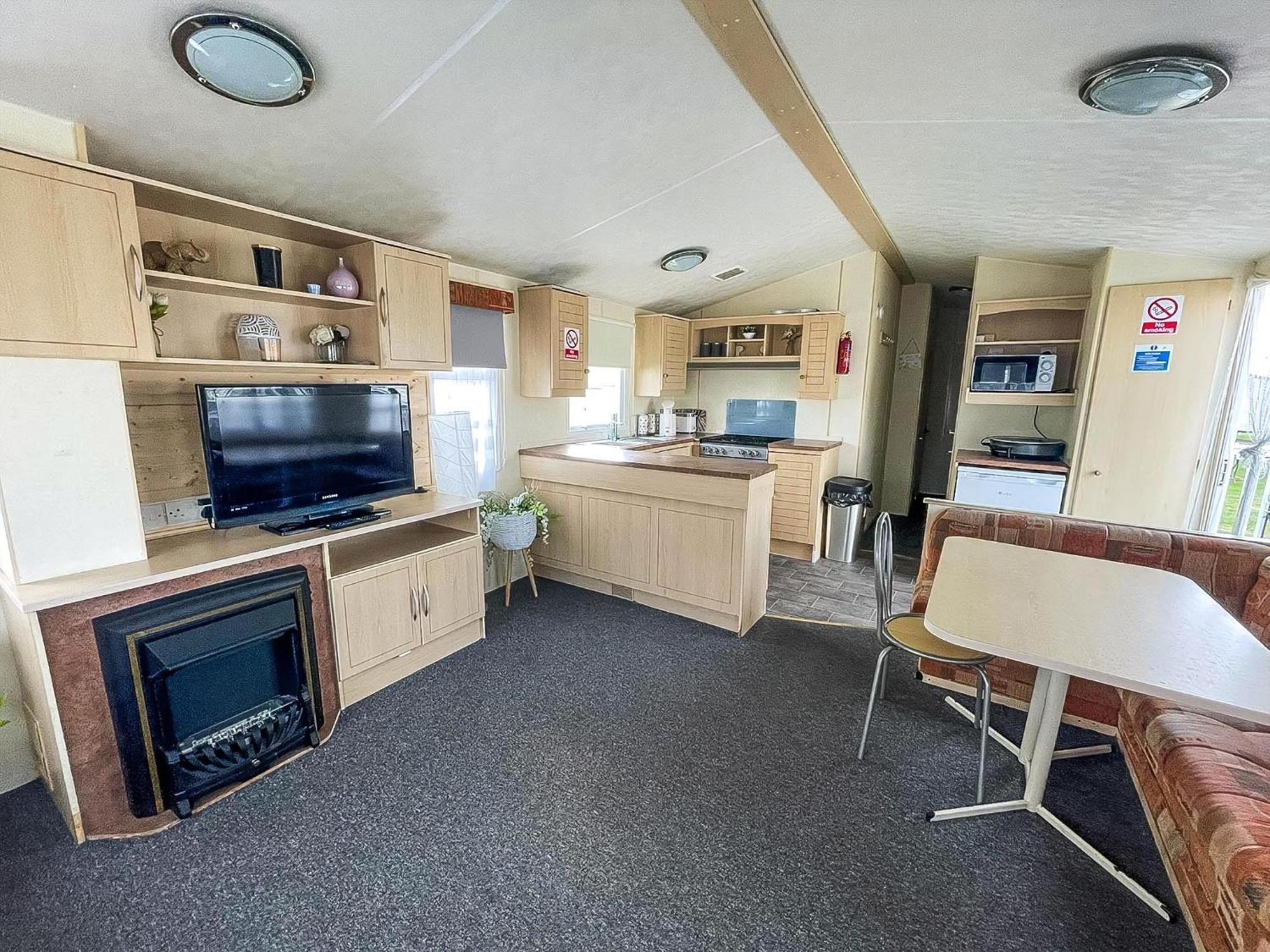 Caravan For Hire At St Osyth Beach Holiday Park In Essex Ref 28107Y Clacton-on-Sea Exterior foto